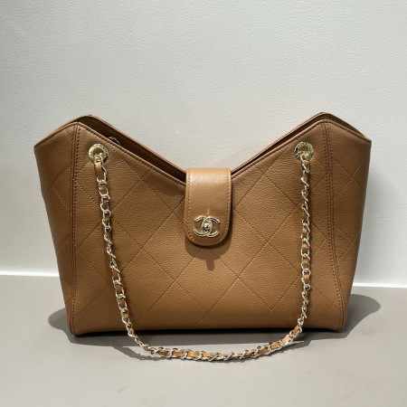 CHANEL 매트라세 다이아몬드 퀼팅 토트백