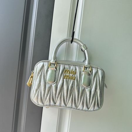 Miu Miu 매트라세 미니 보스턴 백