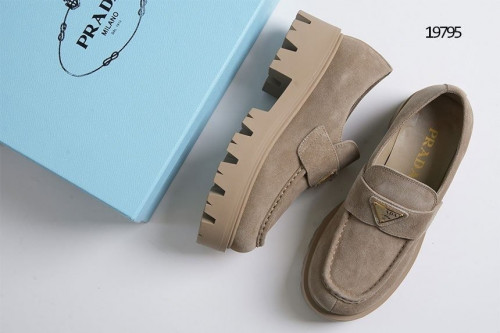 프라다 25FW 여성 스웨이드 로퍼 베이지2