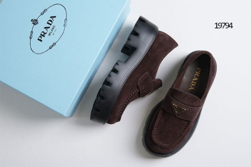 프라다 25FW 여성 스웨이드 로퍼 다크브라운 2