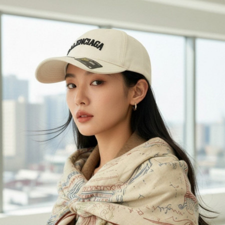 발렌시아가 더블 로고 자수 볼캡 크림