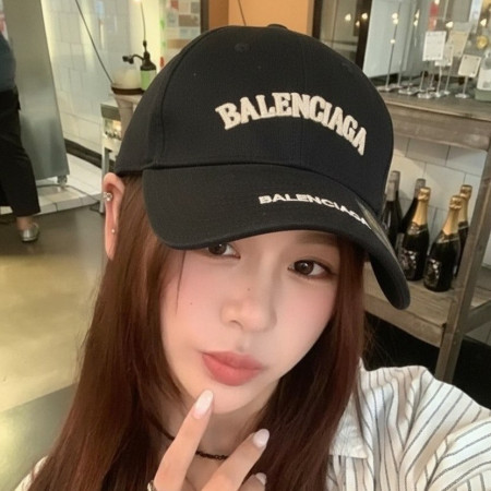 발렌시아가 더블 로고 자수 볼캡 블랙