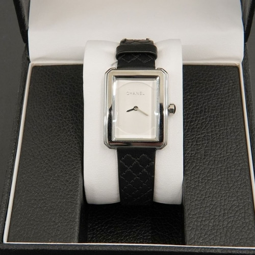 [CHANEL] 샤넬 BOY·FRIEND 퀄팅 화이트 실버 워치 시계