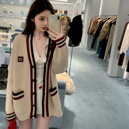 미우미우 [ miu ] 수입 브이넥 스트라이프 디테일 가디건