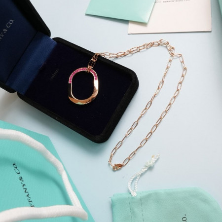 티파니앤코 락 로제 에디션 핑크 사피이어 네크리스