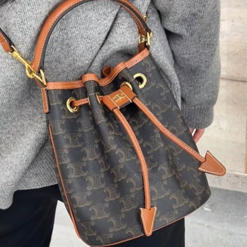 셀린느 트리옹프 캔버스 클라라백 #8034