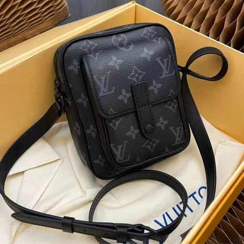 루이비통 크리스토퍼 웨어러블 월릿 크로스백